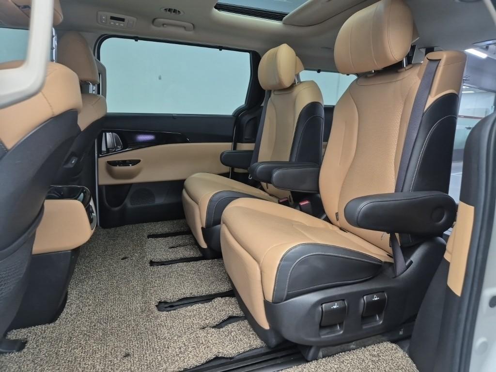 KIA Carnival - Vista 12