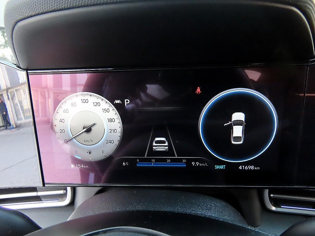 HYUNDAI Avante - Vista 9