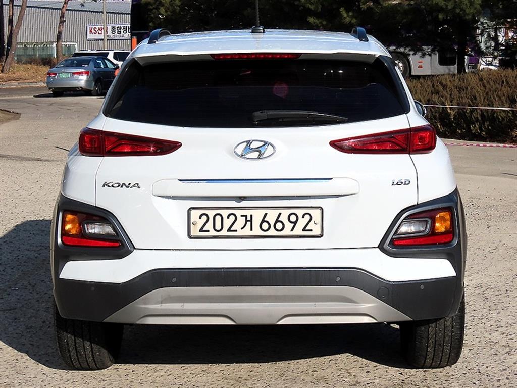HYUNDAI Kona - Vista 4