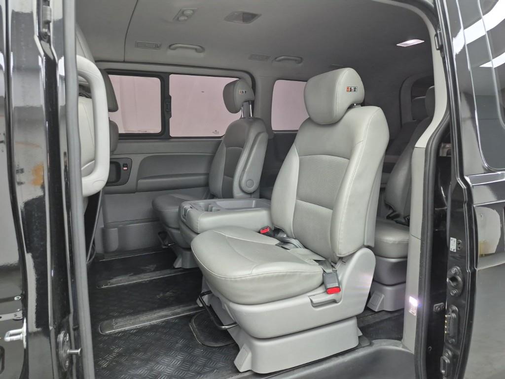 HYUNDAI Starex - Vista 12