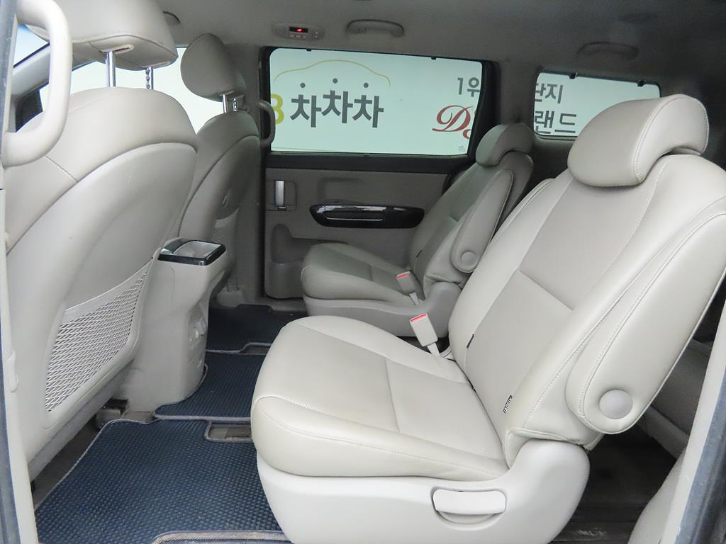 KIA Carnival - Vista 6