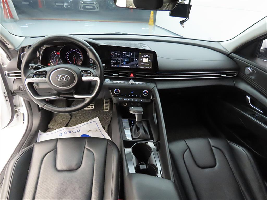 HYUNDAI Avante - Vista 7