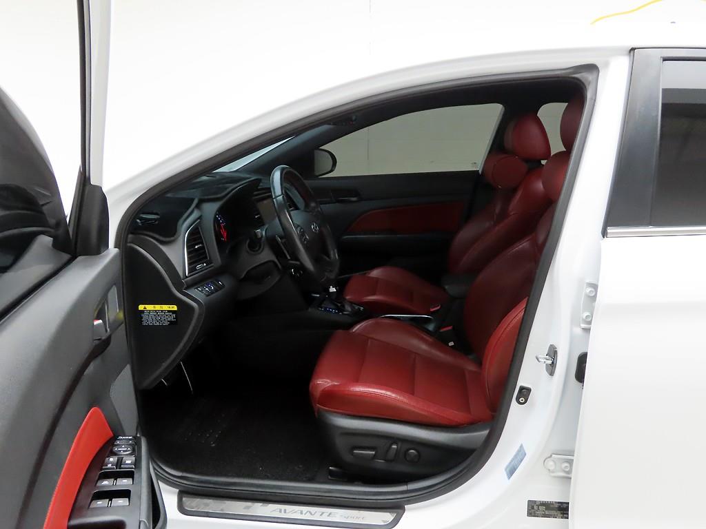 HYUNDAI Avante - Vista 12