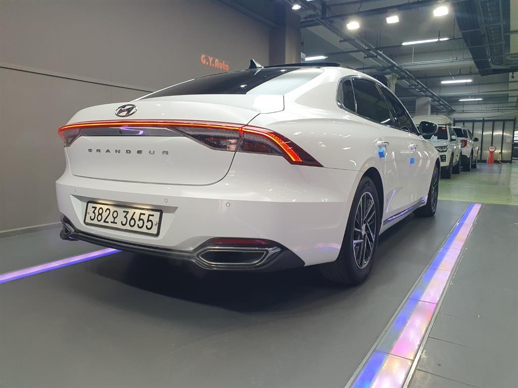 HYUNDAI Grandeur - Vista 5