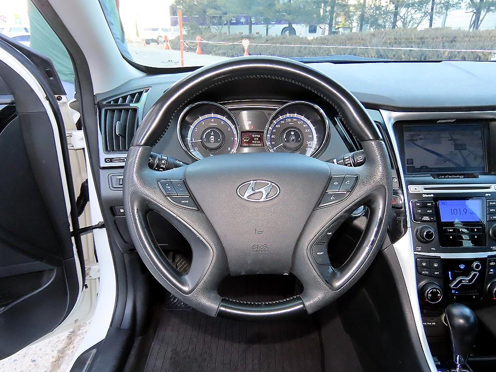 HYUNDAI Sonata - Vista 8