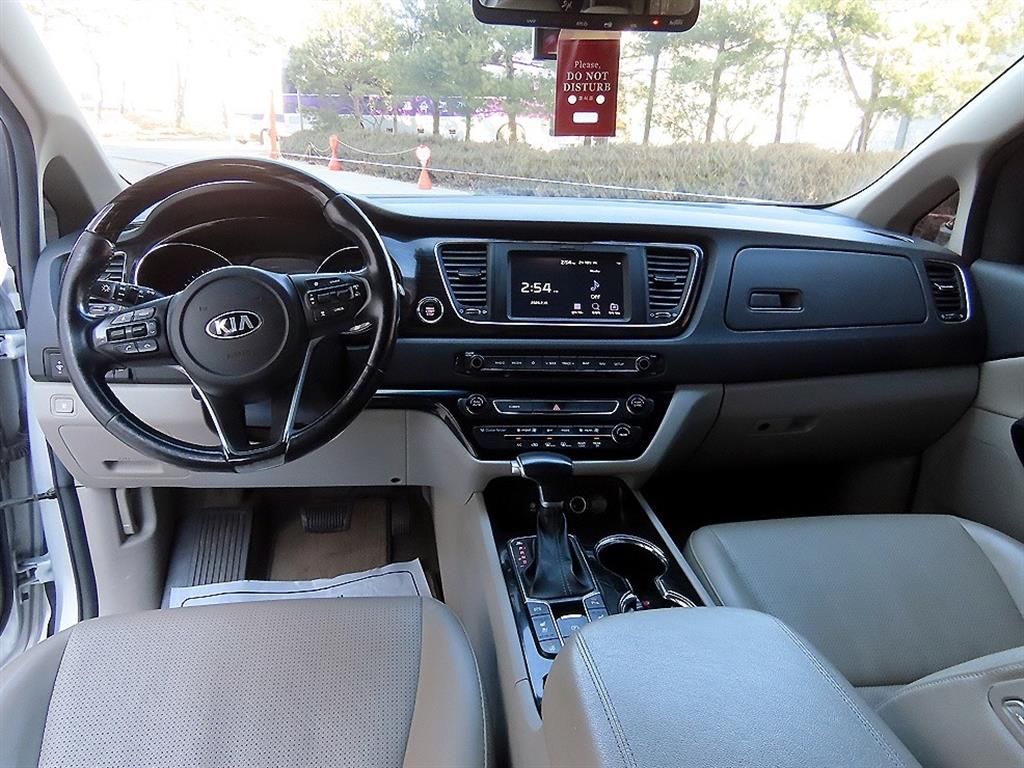 KIA Carnival - Vista 8