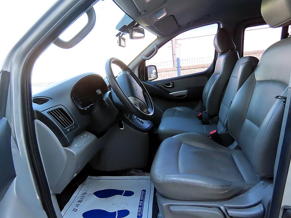 HYUNDAI Starex - Vista 5