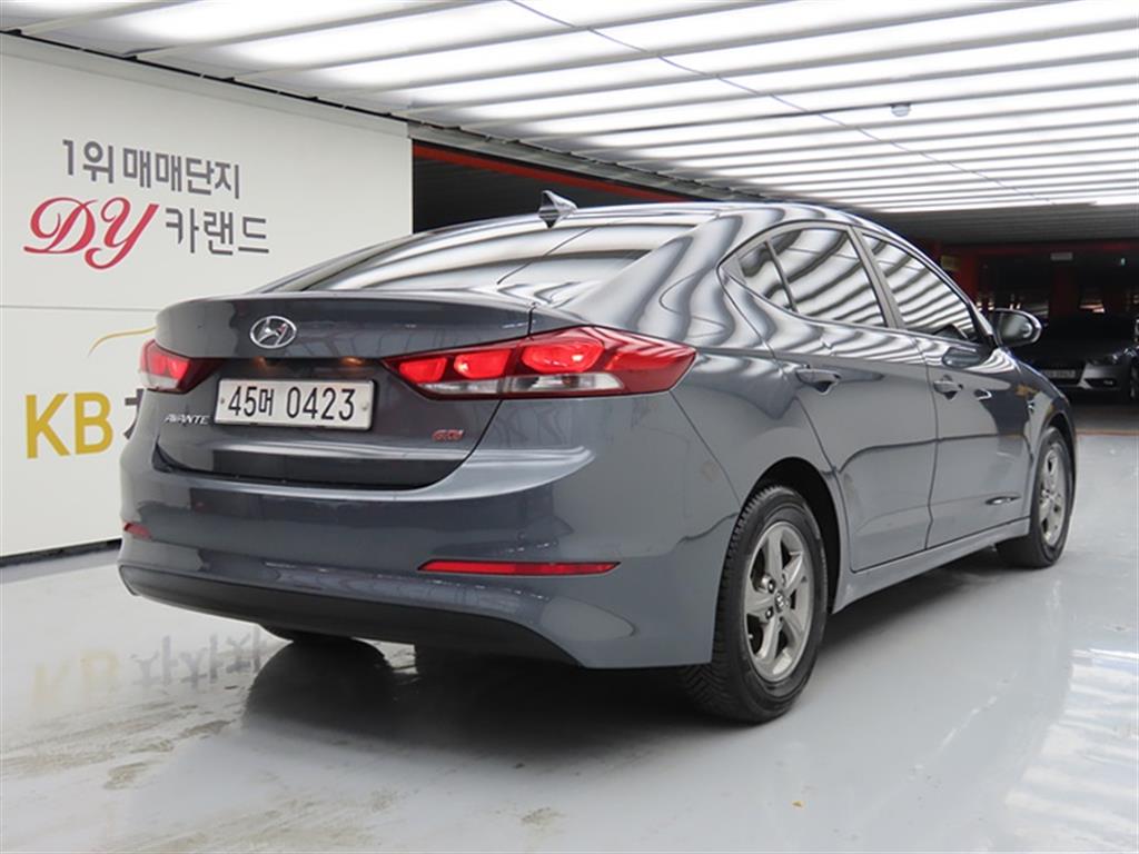 HYUNDAI Avante - Vista 4