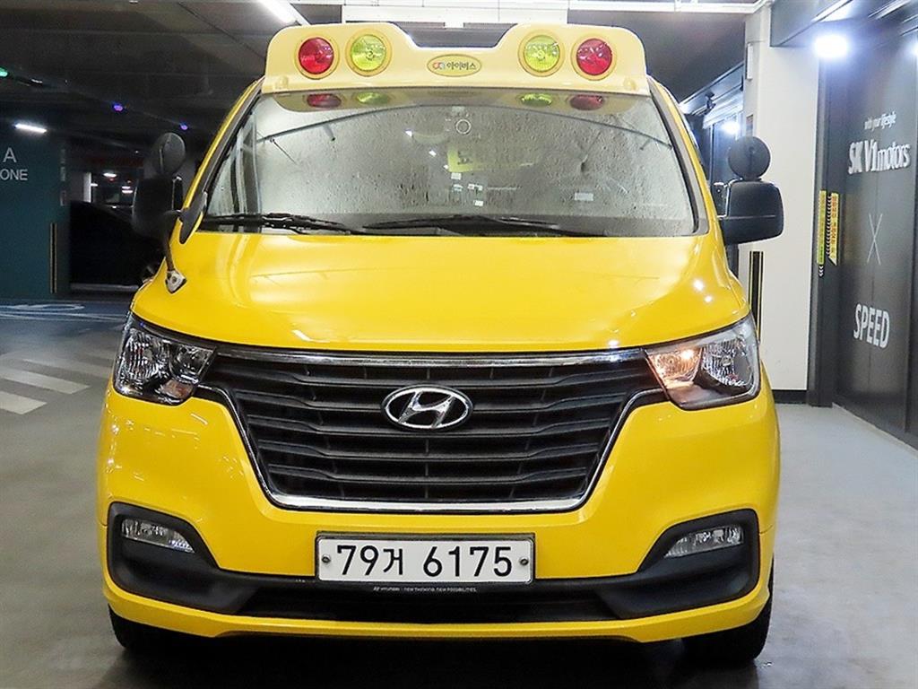 HYUNDAI Starex - Vista 2