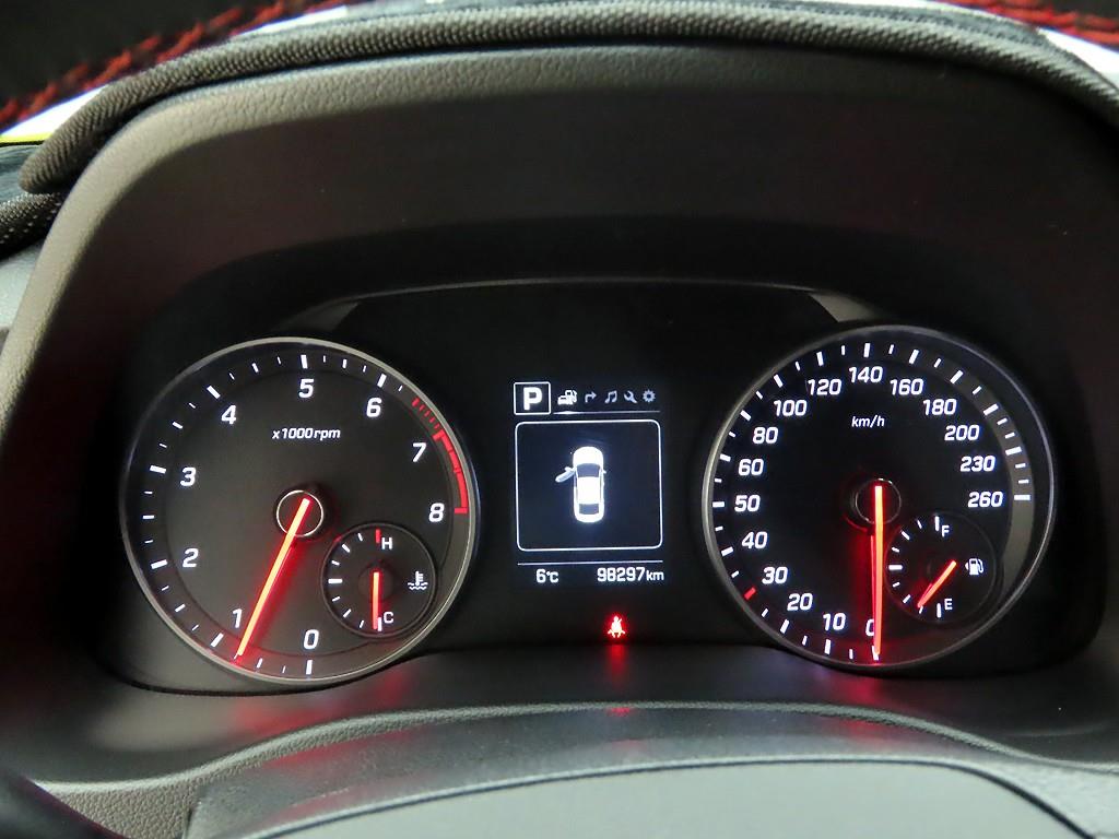 HYUNDAI Avante - Vista 6