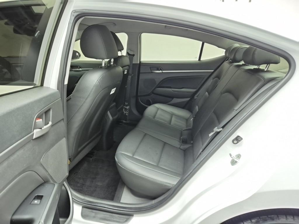 HYUNDAI Avante - Vista 12