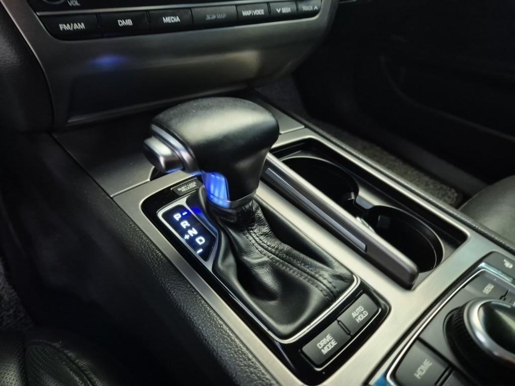 HYUNDAI Genesis - Vista 8