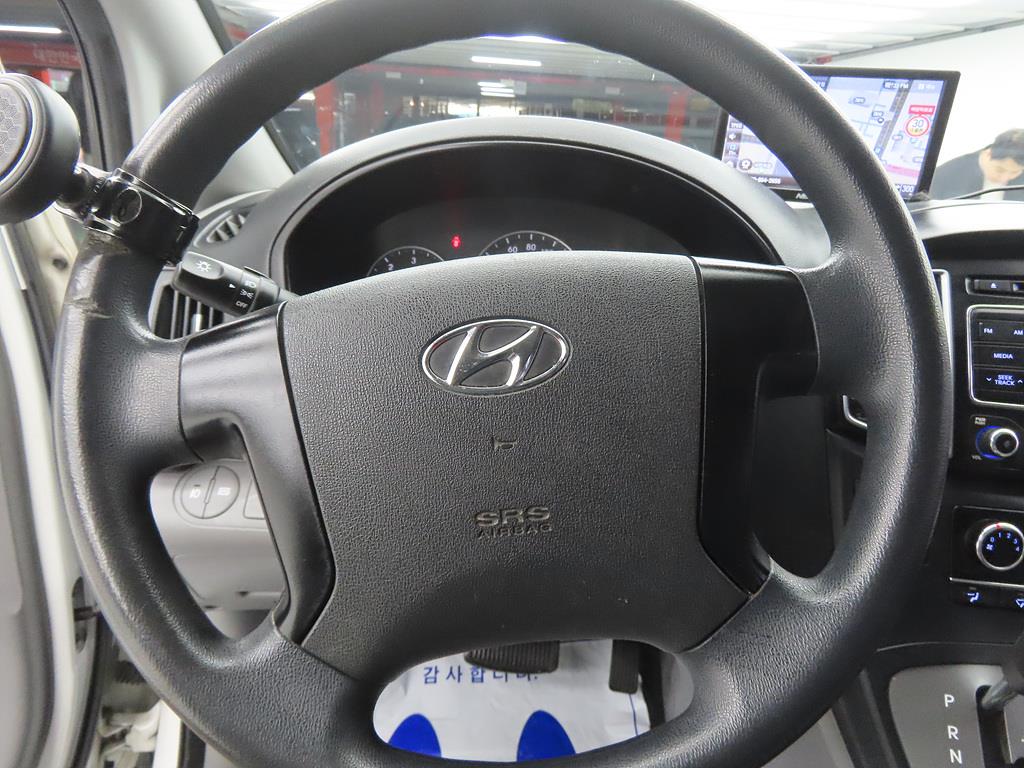 HYUNDAI Starex - Vista 9