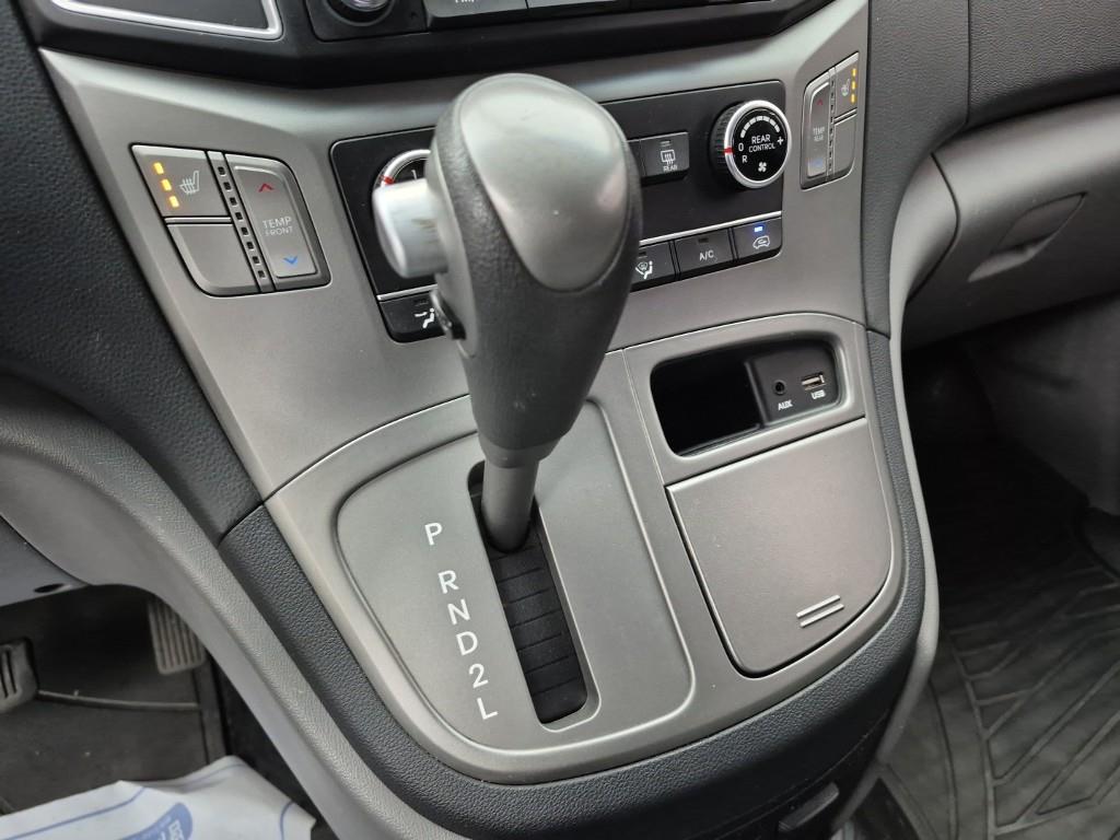 HYUNDAI Starex - Vista 8