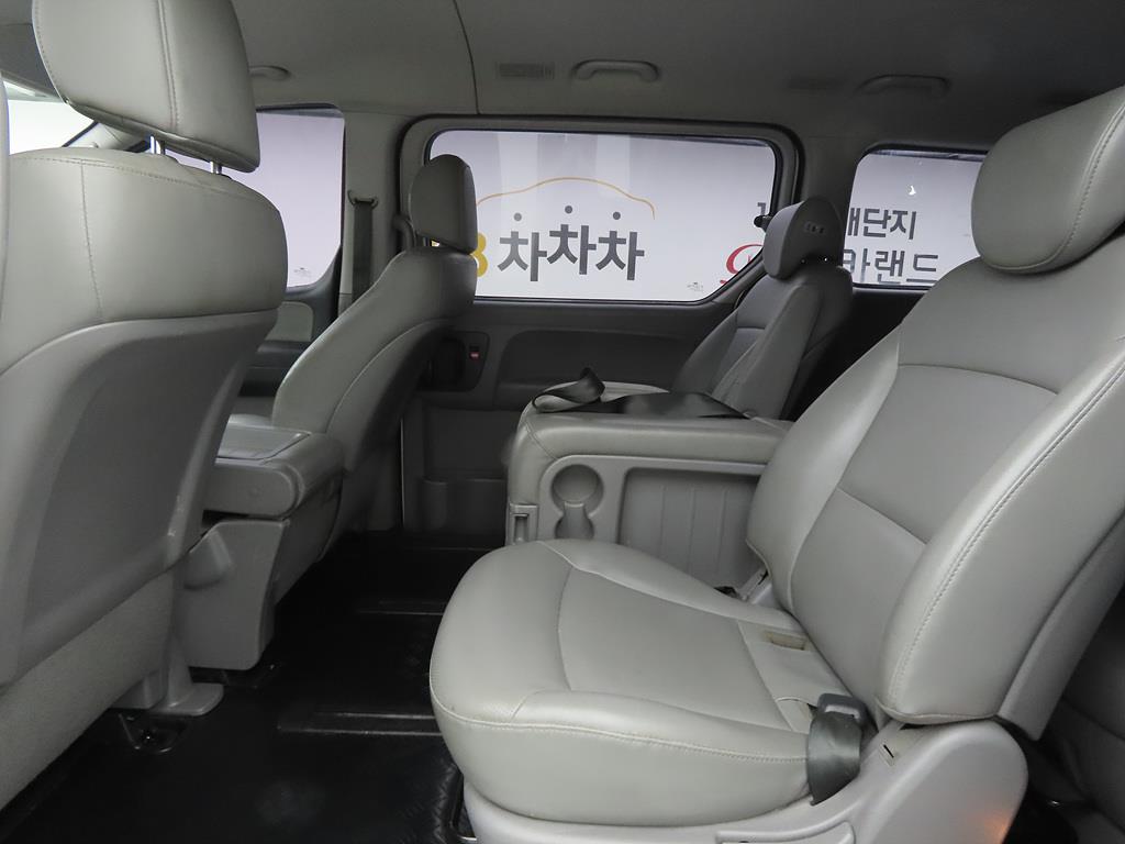 HYUNDAI Starex - Vista 6