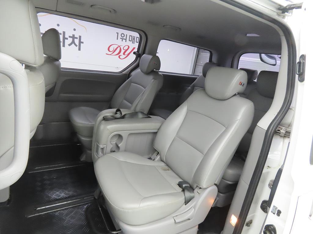 HYUNDAI Starex - Vista 7