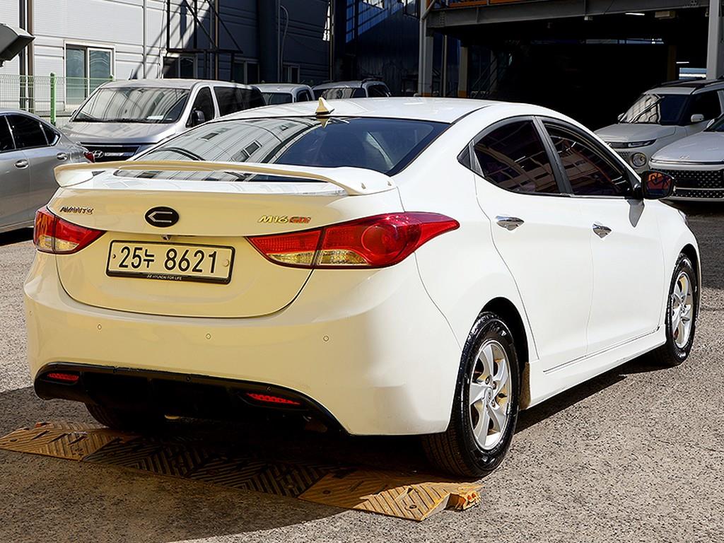 HYUNDAI Avante - Vista 7