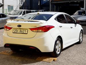 HYUNDAI Avante - Vista 8