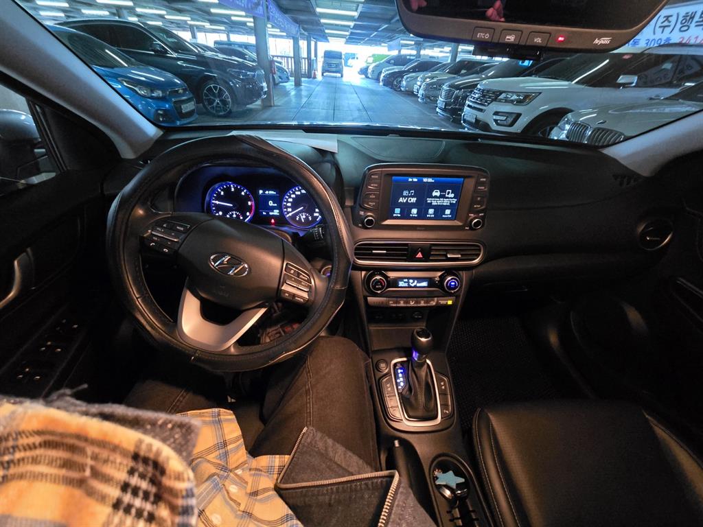 HYUNDAI Kona - Vista 9