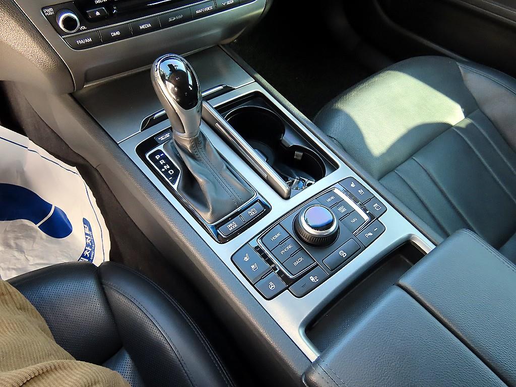 HYUNDAI Genesis - Vista 11