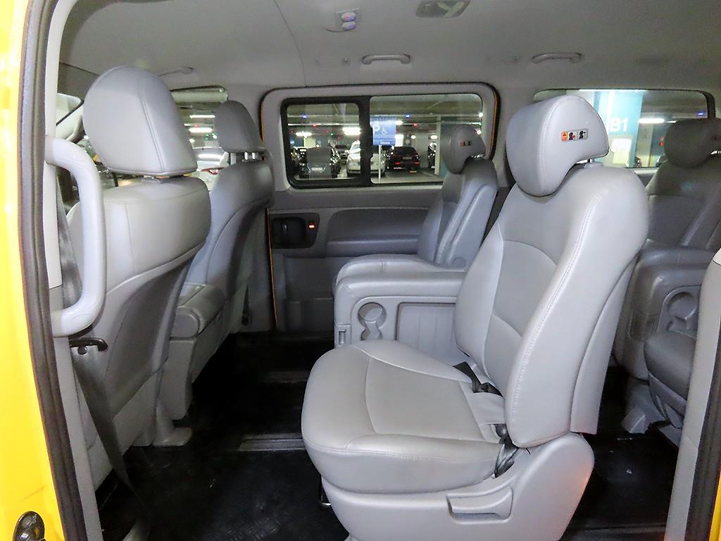 HYUNDAI Starex - Vista 7