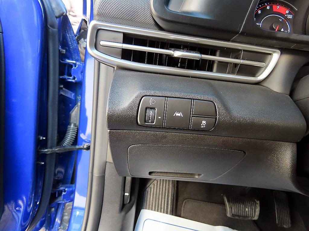 HYUNDAI Avante - Vista 12