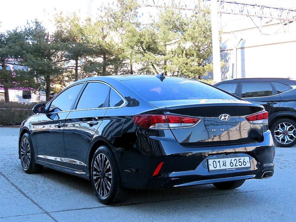 HYUNDAI Sonata - Vista 3