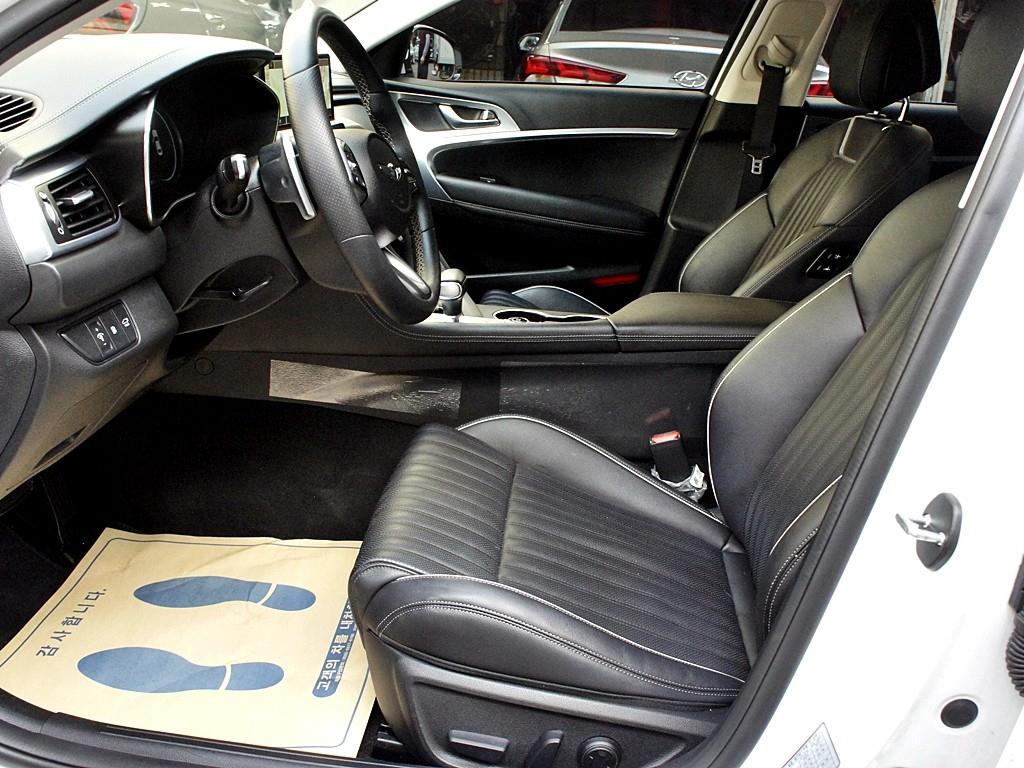 Genesis G70 - Vista 9