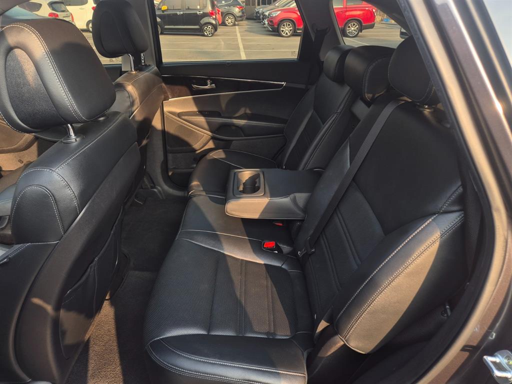 KIA Sorento - Vista 8