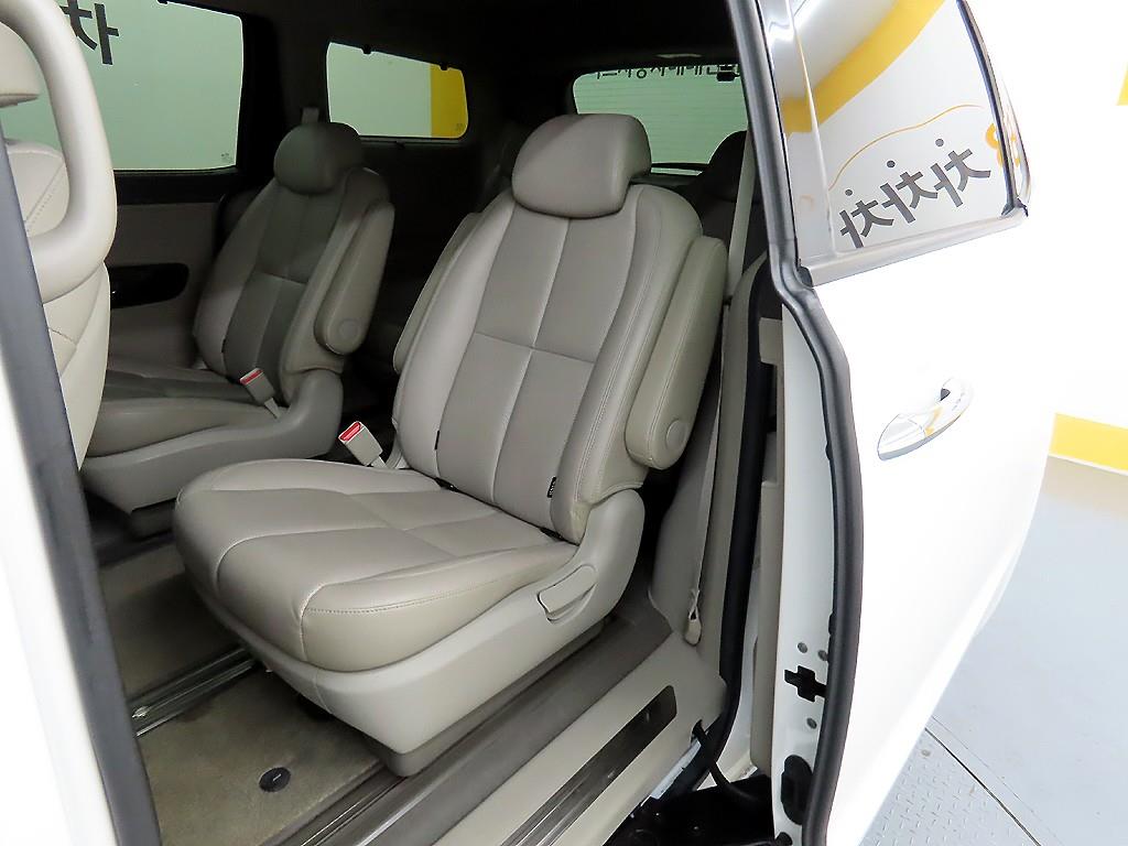 KIA Carnival - Vista 6