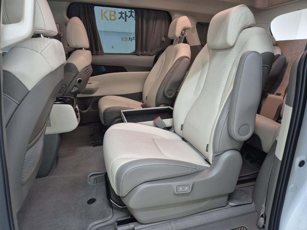 KIA Carnival - Vista 12