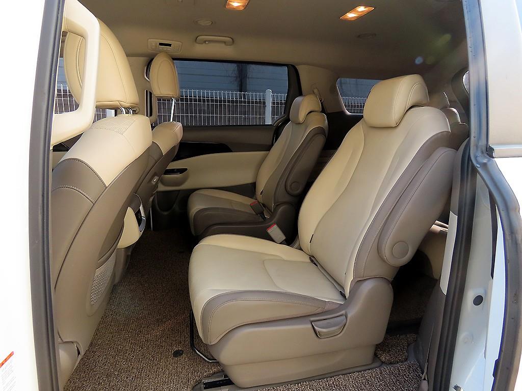 KIA Carnival - Vista 6