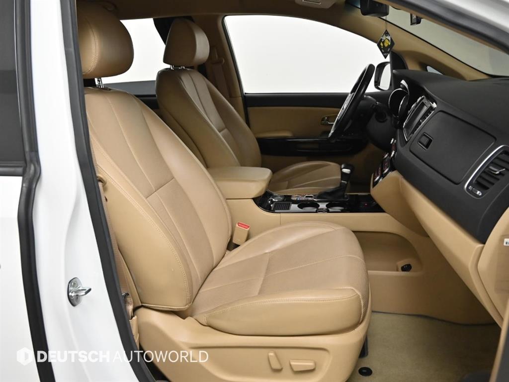 KIA Carnival - Vista 10