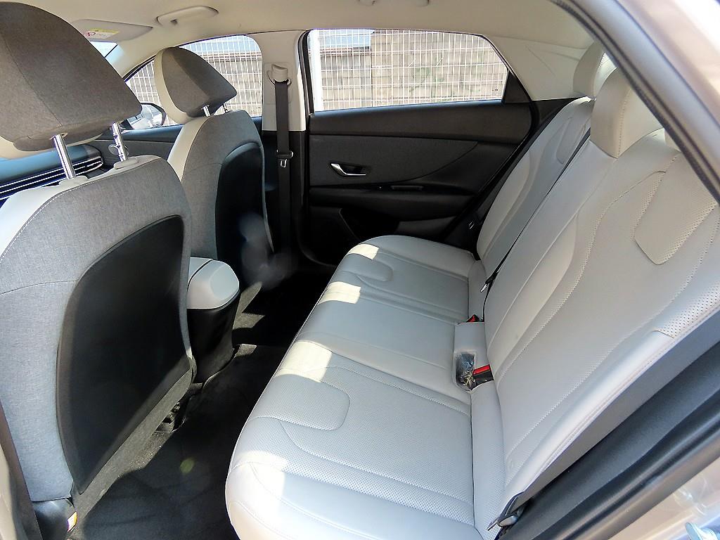 HYUNDAI Avante - Vista 6