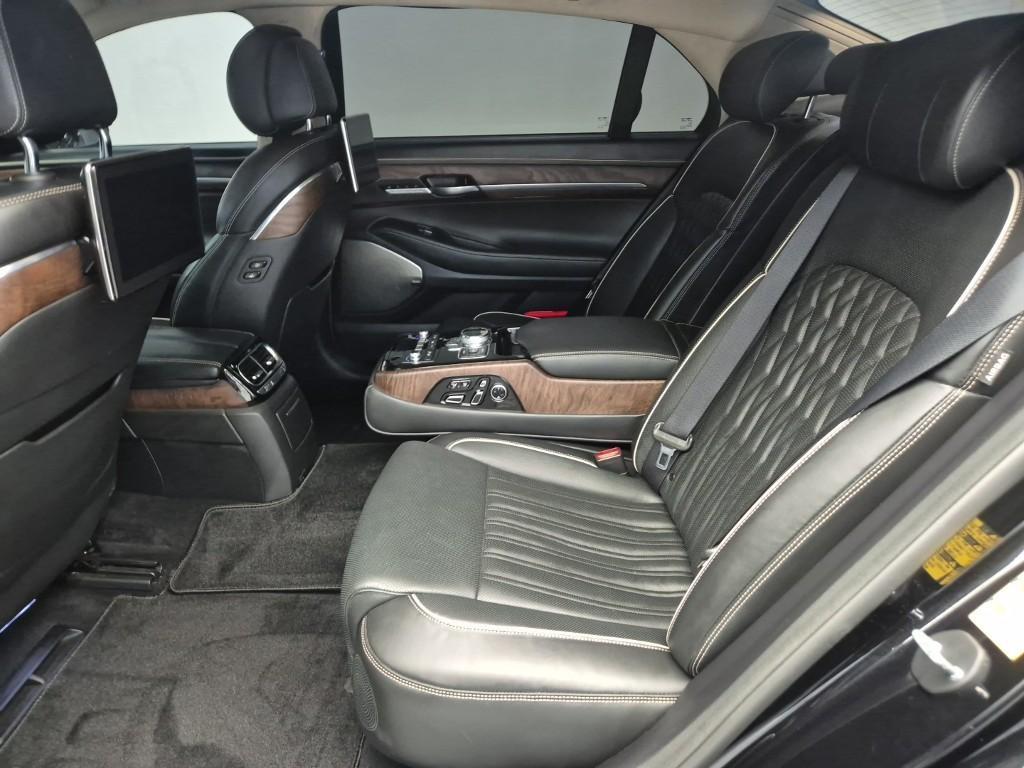 Genesis G90 - Vista 12