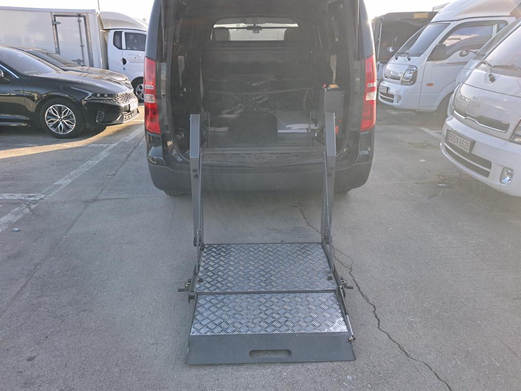 HYUNDAI Starex - Vista 8