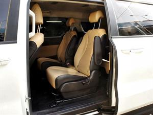 KIA Carnival - Vista 12