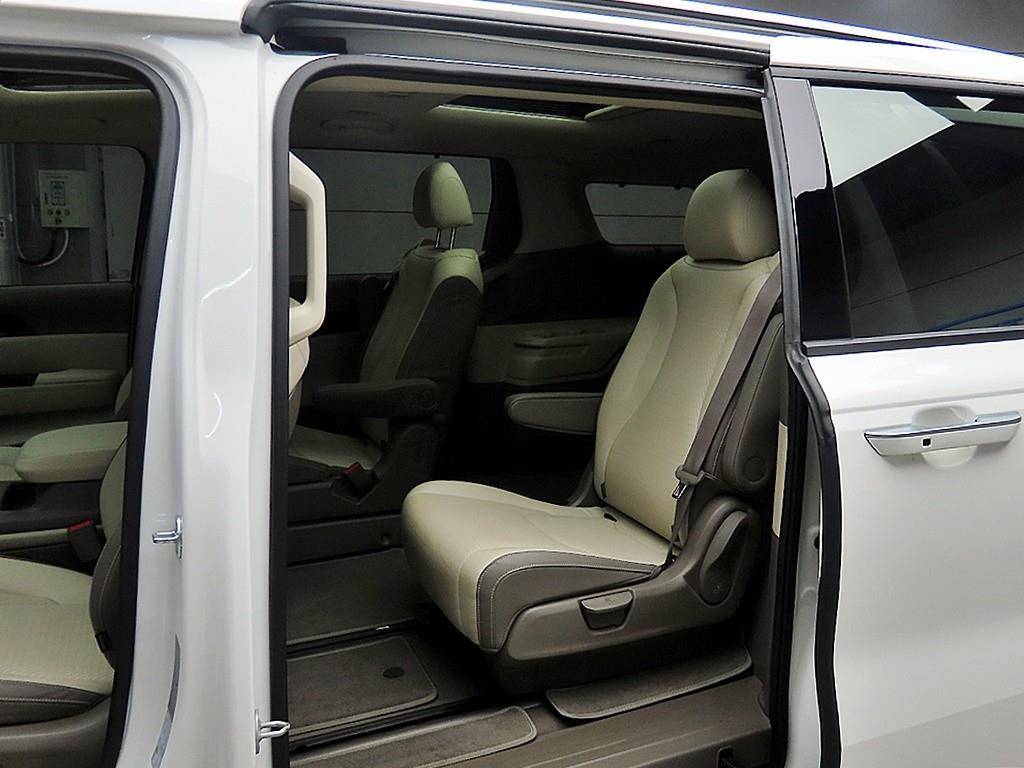 KIA Carnival - Vista 6