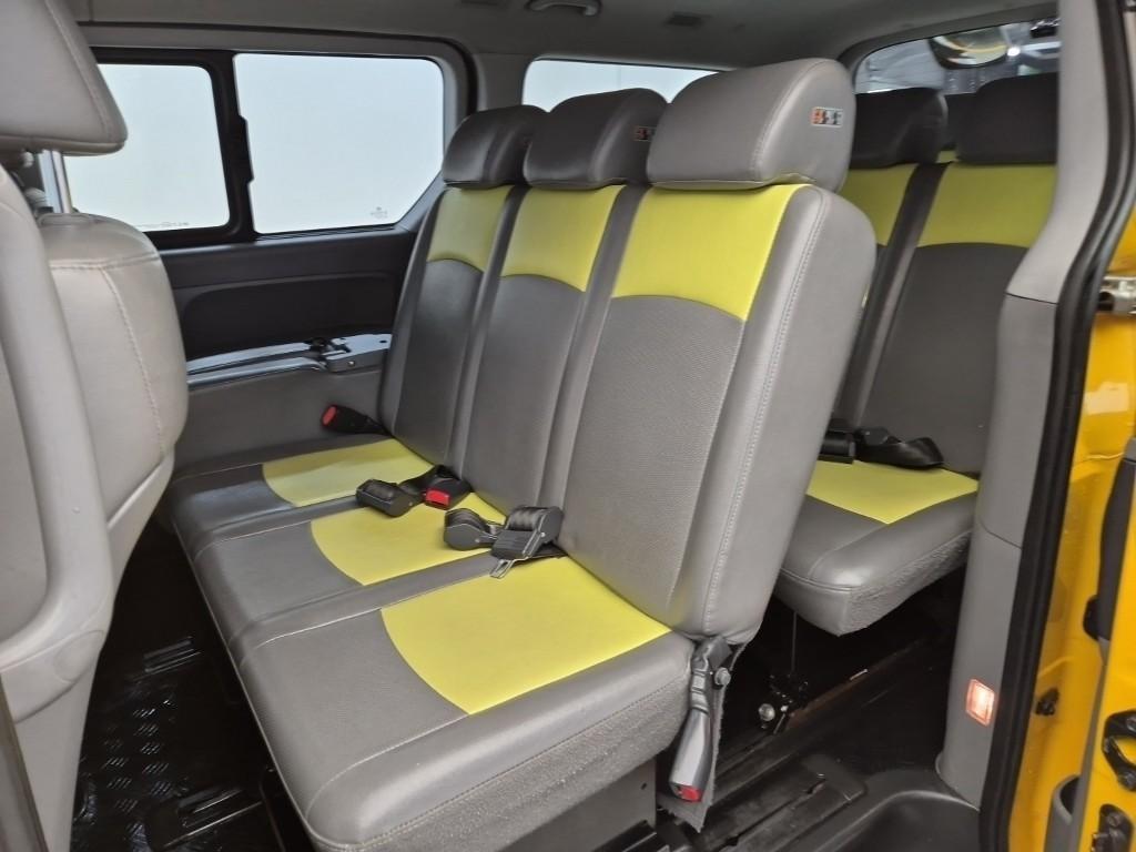 HYUNDAI Starex - Vista 11