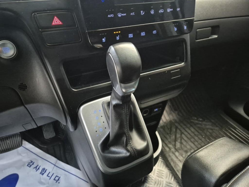 HYUNDAI Staria - Vista 8