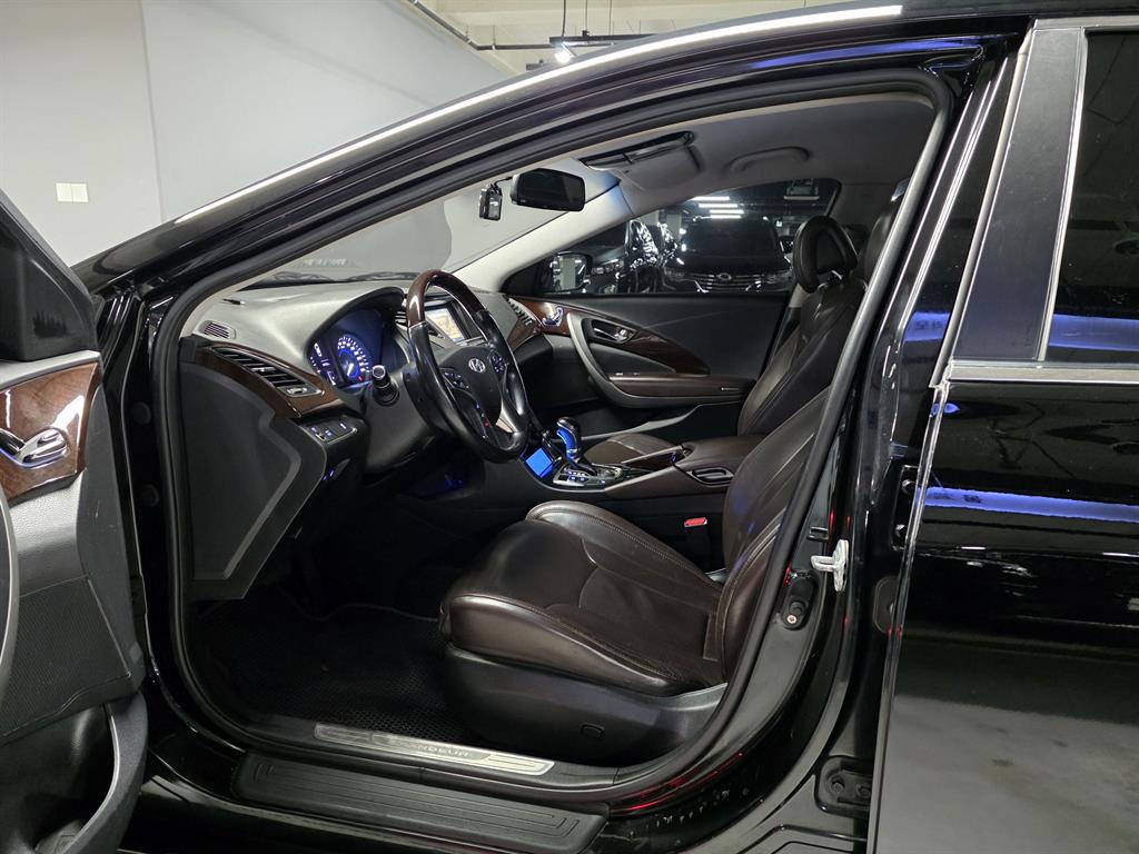 HYUNDAI Grandeur - Vista 9