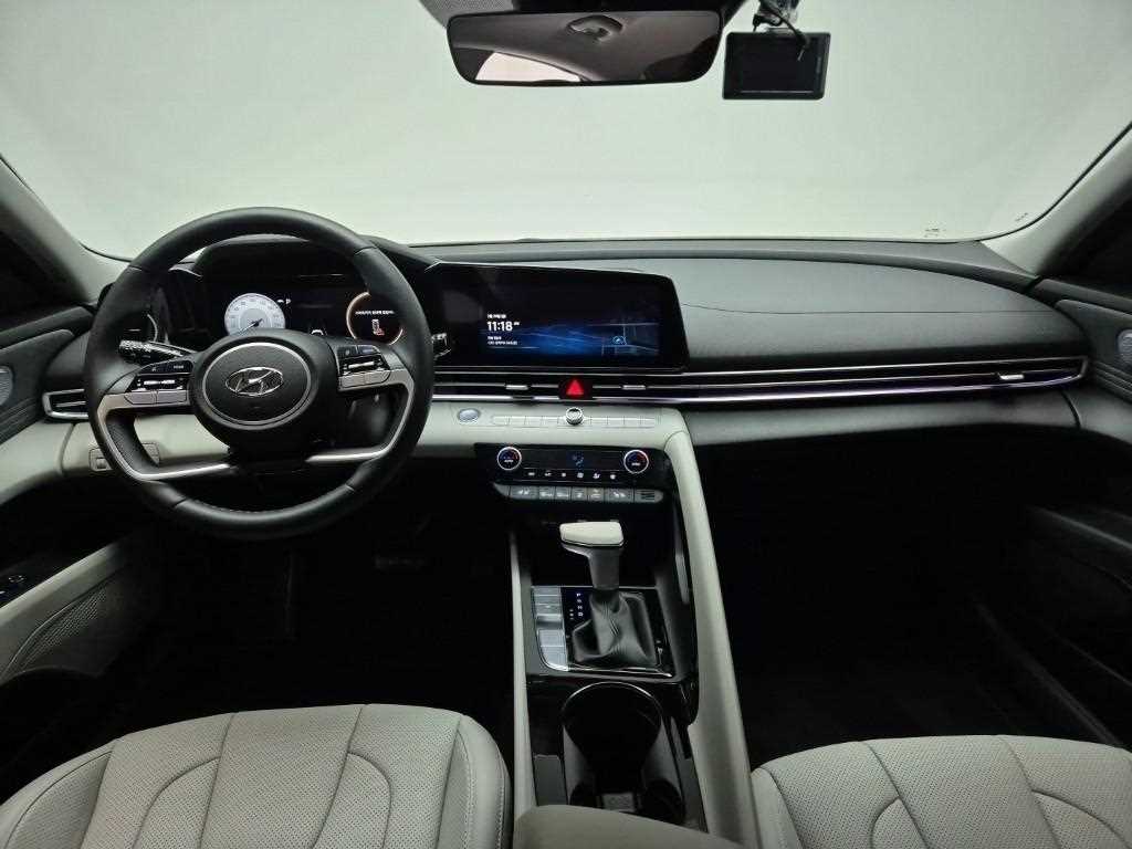 HYUNDAI Avante - Vista 7