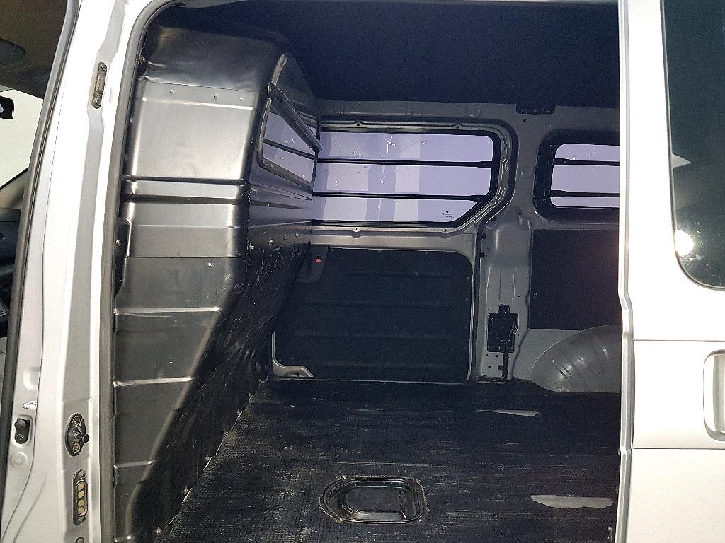 HYUNDAI Starex - Vista 9