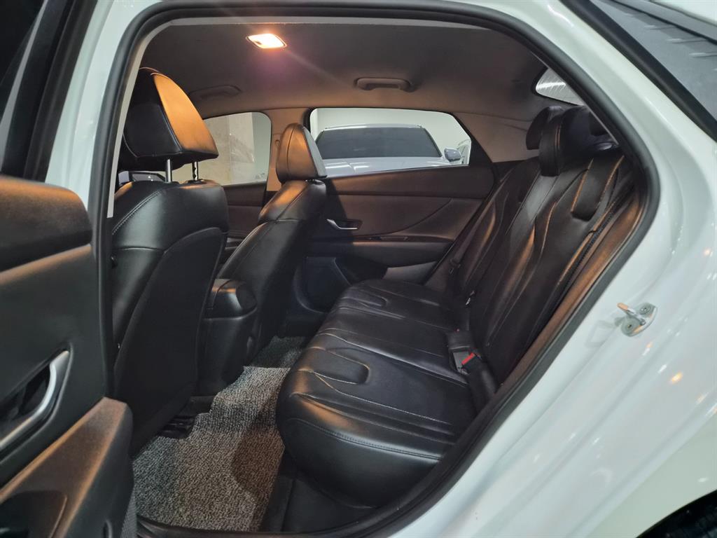 HYUNDAI Avante - Vista 11