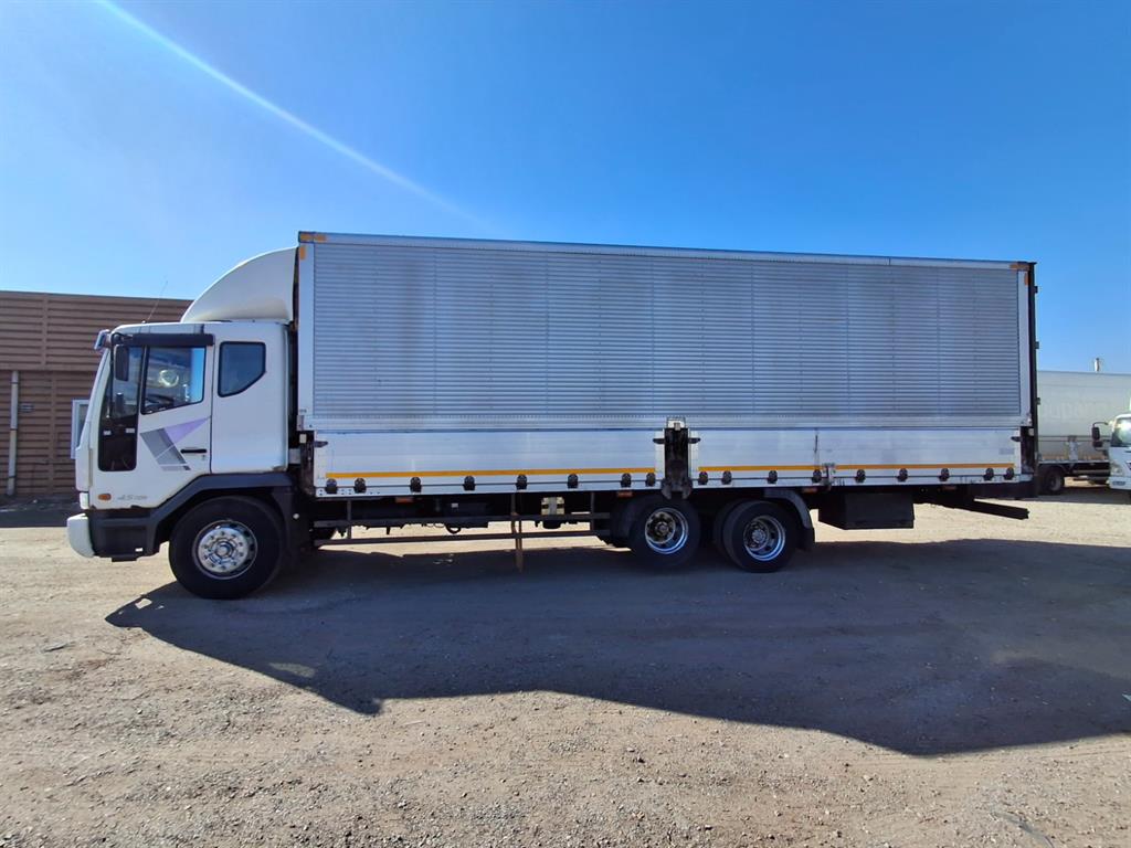 medium and large cargo truck - Vista 5