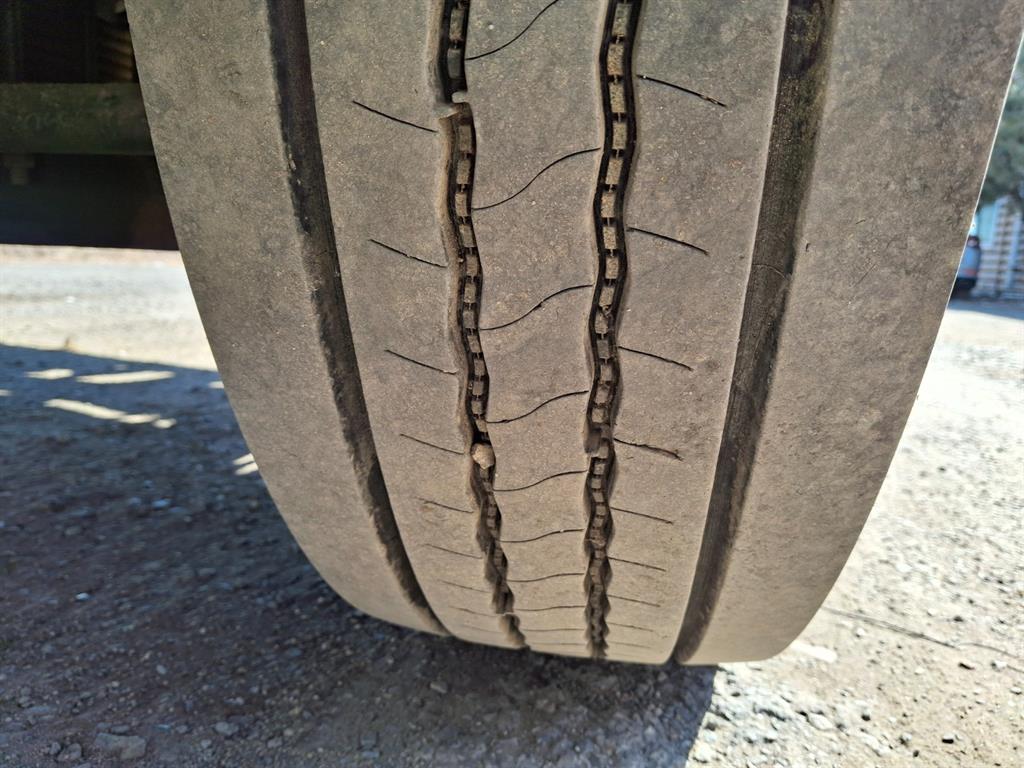 medium and large cargo truck - Vista 10