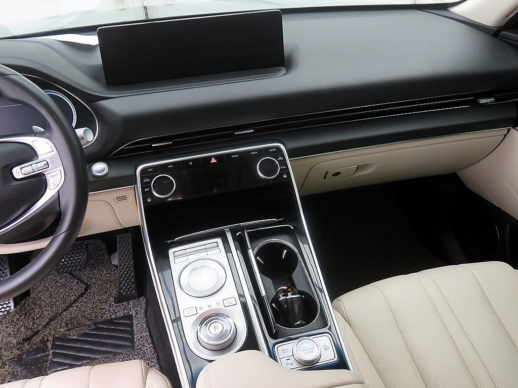 Genesis GV80 - Vista 12