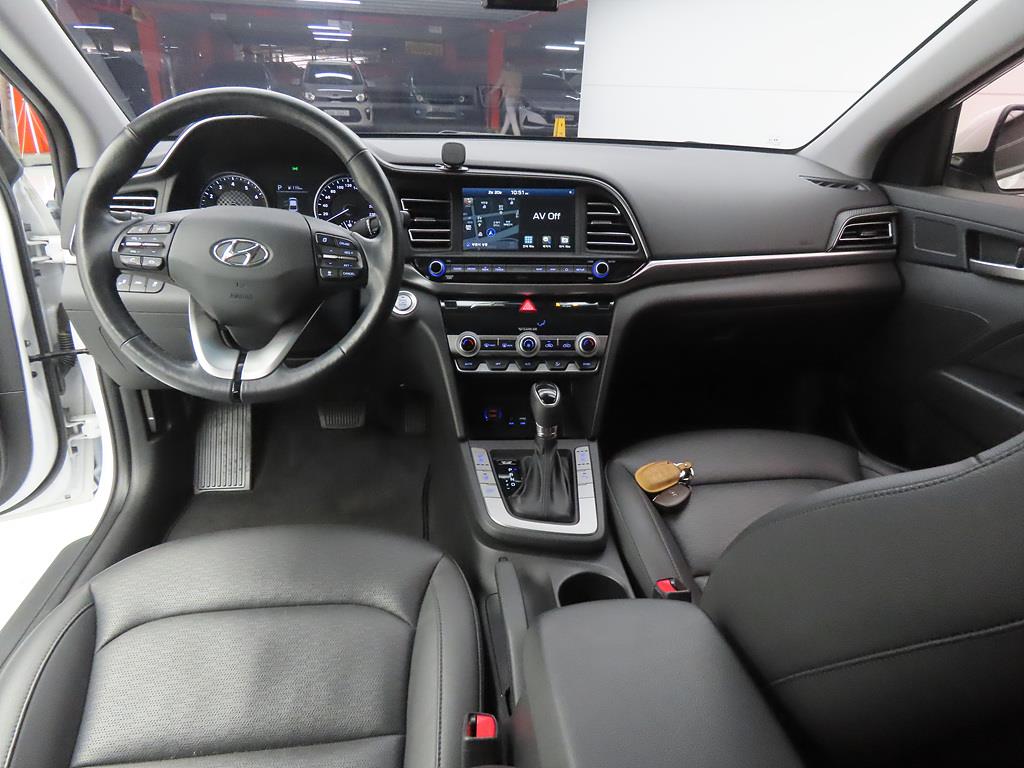 HYUNDAI Avante - Vista 7