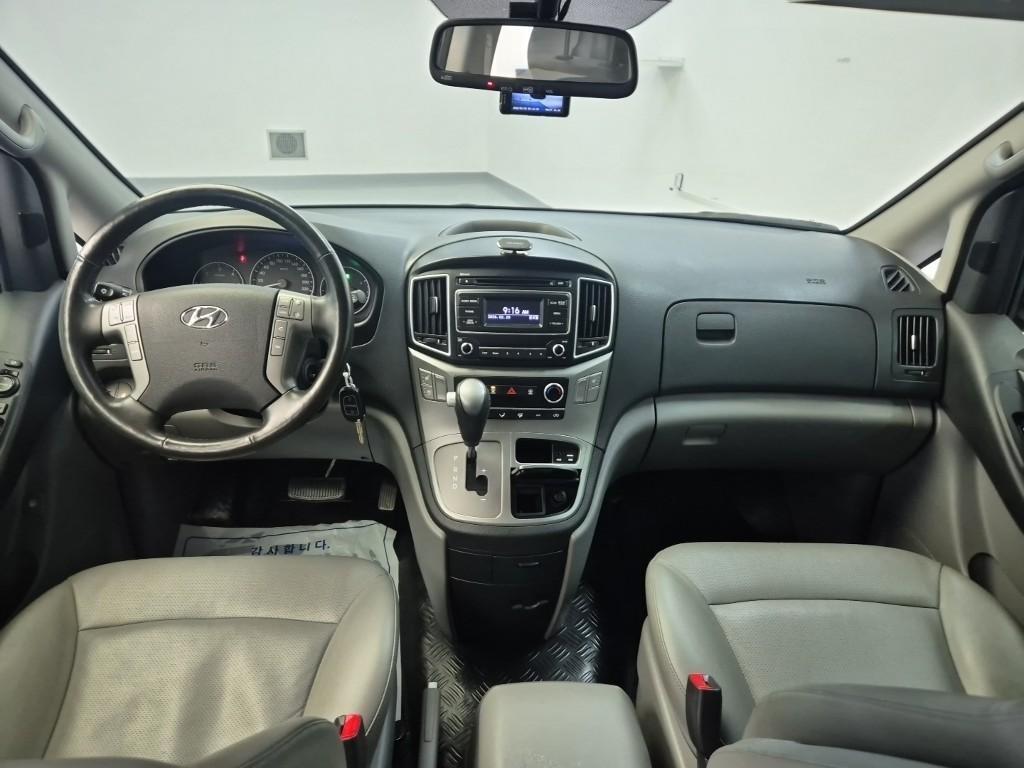 HYUNDAI Starex - Vista 7