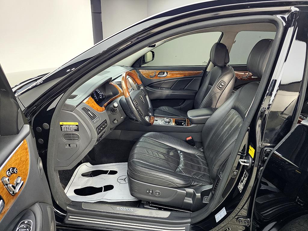 HYUNDAI Equus - Vista 8